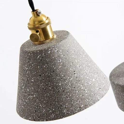 Terrazzo Pendelleuchte Mit Ausgestellter Form Und Geflechtkabel Für Stilvolle Beleuchtung Im Industriellen Design