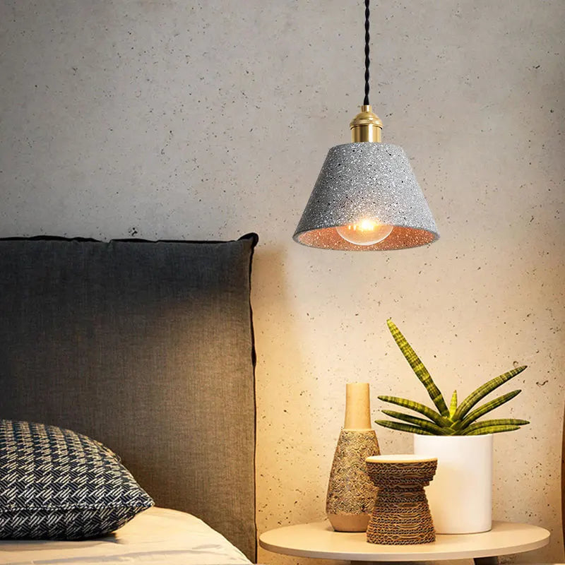 Terrazzo Pendelleuchte Mit Ausgestellter Form Und Geflechtkabel Für Stilvolle Beleuchtung Im Industriellen Design