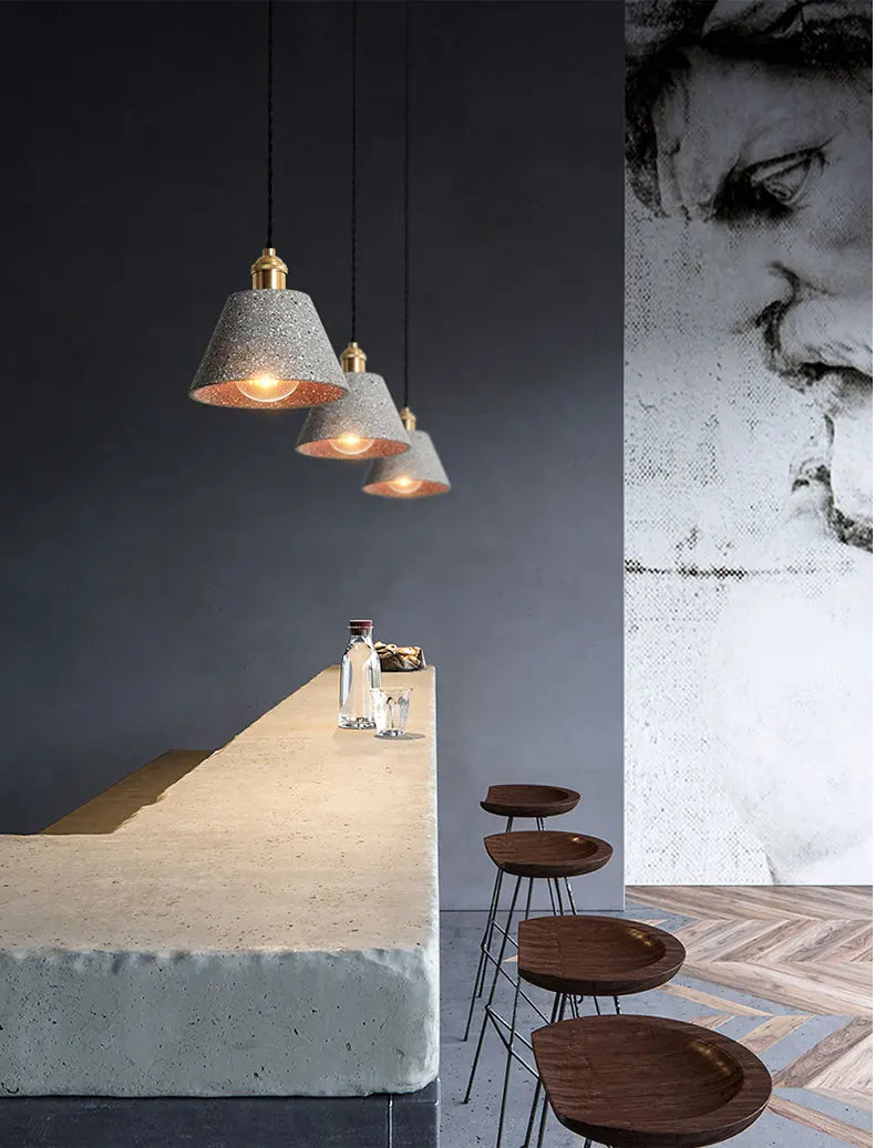Terrazzo Pendelleuchte Mit Ausgestellter Form Und Geflechtkabel Für Stilvolle Beleuchtung Im Industriellen Design