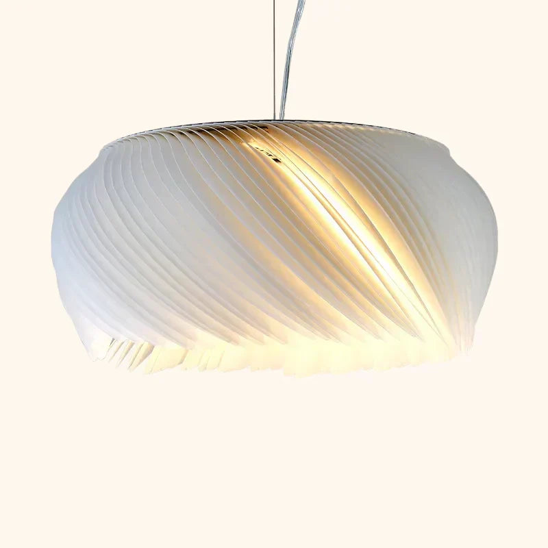 Moderne Pendelleuchte Mit Diagonale Blattmotive Und Naturnaher Eleganz Für Wohnzimmer Und Zeitgenössische Räume