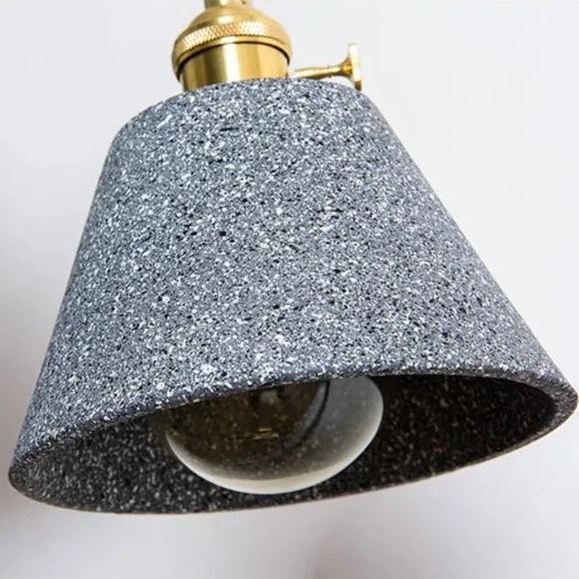 Terrazzo Pendelleuchte Mit Ausgestellter Form Und Geflechtkabel Für Stilvolle Beleuchtung Im Industriellen Design