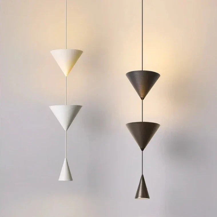 Schlanke Zeitgenössische Pendelleuchte Mit Minimalistischem Doppelkegel Design Für Warmes Diffuses Licht Im Wohnzimmer