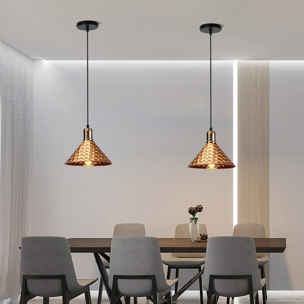 Retro Industrial Pendelleuchte Mit Markantem Dreieckrahmen Und Mattes Finish Für Stilvolle Innenbeleuchtung