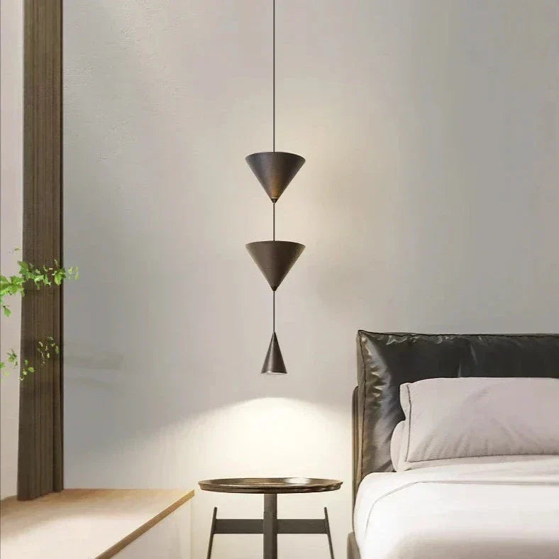 Schlanke Zeitgenössische Pendelleuchte Mit Minimalistischem Doppelkegel Design Für Warmes Diffuses Licht Im Wohnzimmer