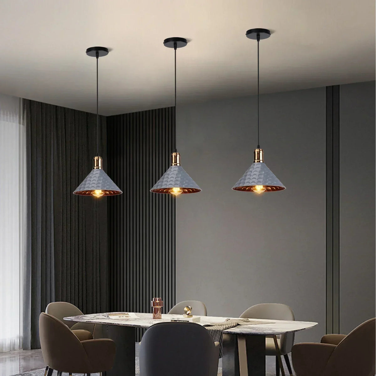 Retro Industrial Pendelleuchte Mit Markantem Dreieckrahmen Und Mattes Finish Für Stilvolle Innenbeleuchtung