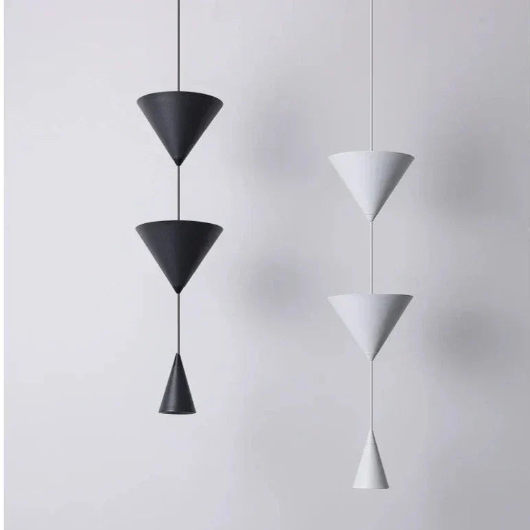 Schlanke Zeitgenössische Pendelleuchte Mit Minimalistischem Doppelkegel Design Für Warmes Diffuses Licht Im Wohnzimmer