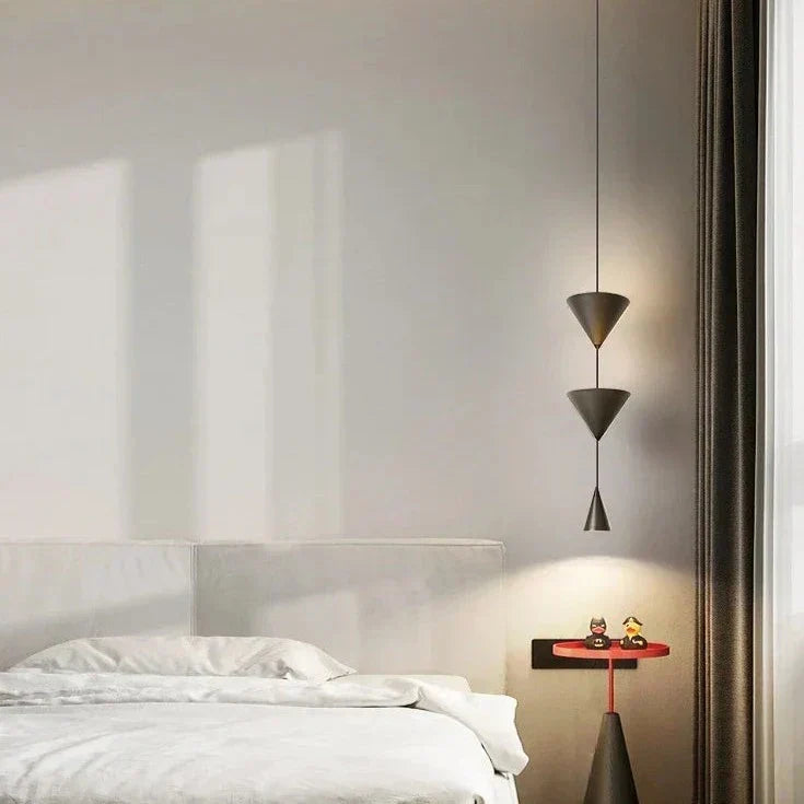 Schlanke Zeitgenössische Pendelleuchte Mit Minimalistischem Doppelkegel Design Für Warmes Diffuses Licht Im Wohnzimmer