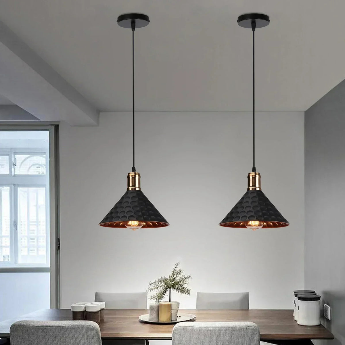Retro Industrial Pendelleuchte Mit Markantem Dreieckrahmen Und Mattes Finish Für Stilvolle Innenbeleuchtung