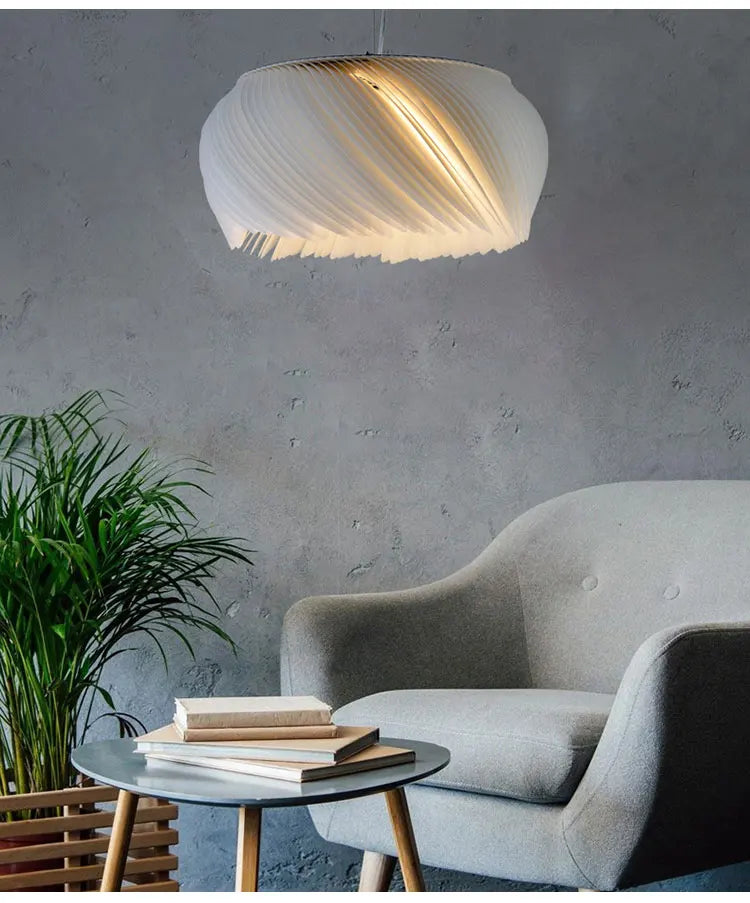 Moderne Pendelleuchte Mit Diagonale Blattmotive Und Naturnaher Eleganz Für Wohnzimmer Und Zeitgenössische Räume