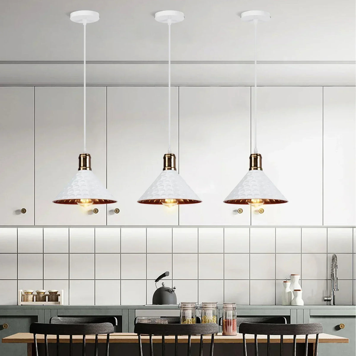 Retro Industrial Pendelleuchte Mit Markantem Dreieckrahmen Und Mattes Finish Für Stilvolle Innenbeleuchtung