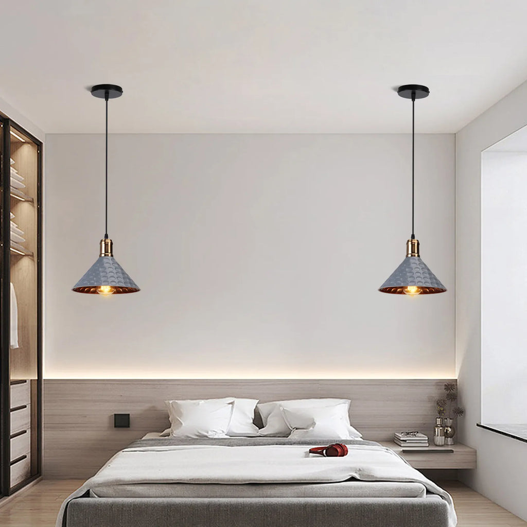 Retro Industrial Pendelleuchte Mit Markantem Dreieckrahmen Und Mattes Finish Für Stilvolle Innenbeleuchtung