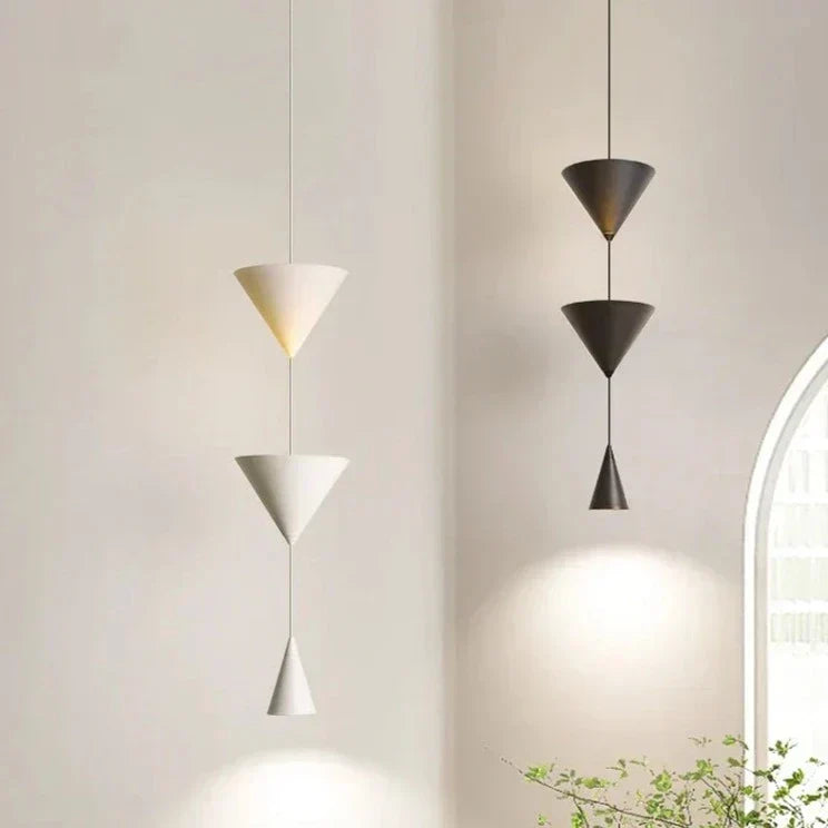 Schlanke Zeitgenössische Pendelleuchte Mit Minimalistischem Doppelkegel Design Für Warmes Diffuses Licht Im Wohnzimmer