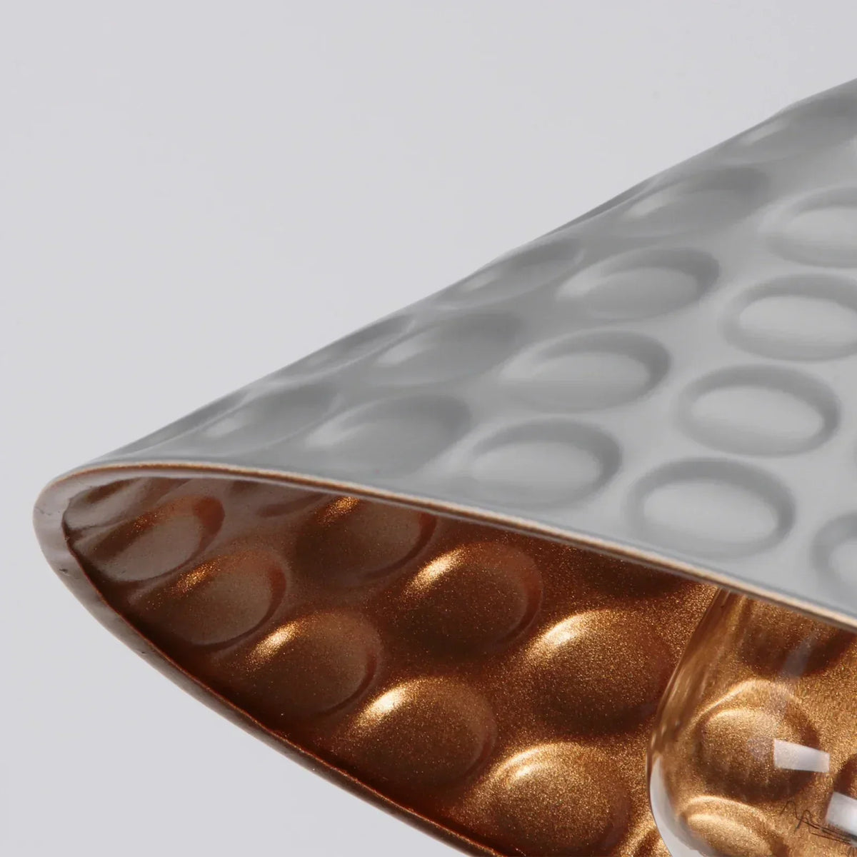 Retro Industrial Pendelleuchte Mit Markantem Dreieckrahmen Und Mattes Finish Für Stilvolle Innenbeleuchtung