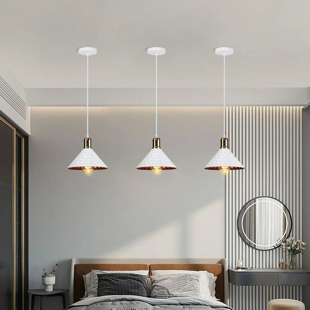 Retro Industrial Pendelleuchte Mit Markantem Dreieckrahmen Und Mattes Finish Für Stilvolle Innenbeleuchtung