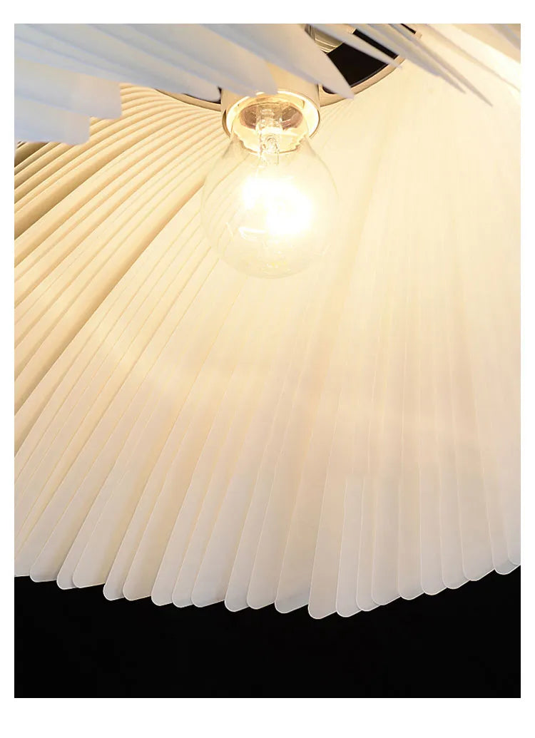 Moderne Pendelleuchte Mit Diagonale Blattmotive Und Naturnaher Eleganz Für Wohnzimmer Und Zeitgenössische Räume