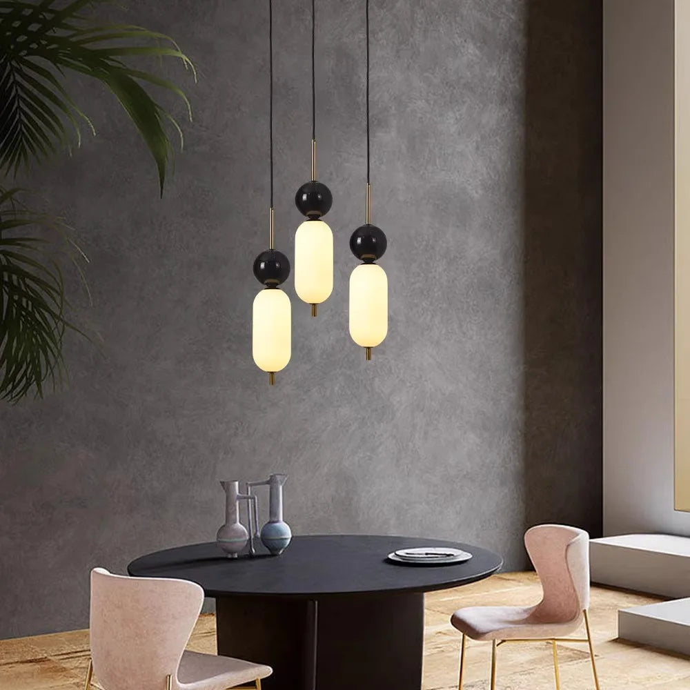 Zwei-Ton Marmor Pendelleuchte Aus Schwarzweißem Marmor Für Stilvolles Raumlicht Und Luxuriöse Akzente Im Wohnzimmer