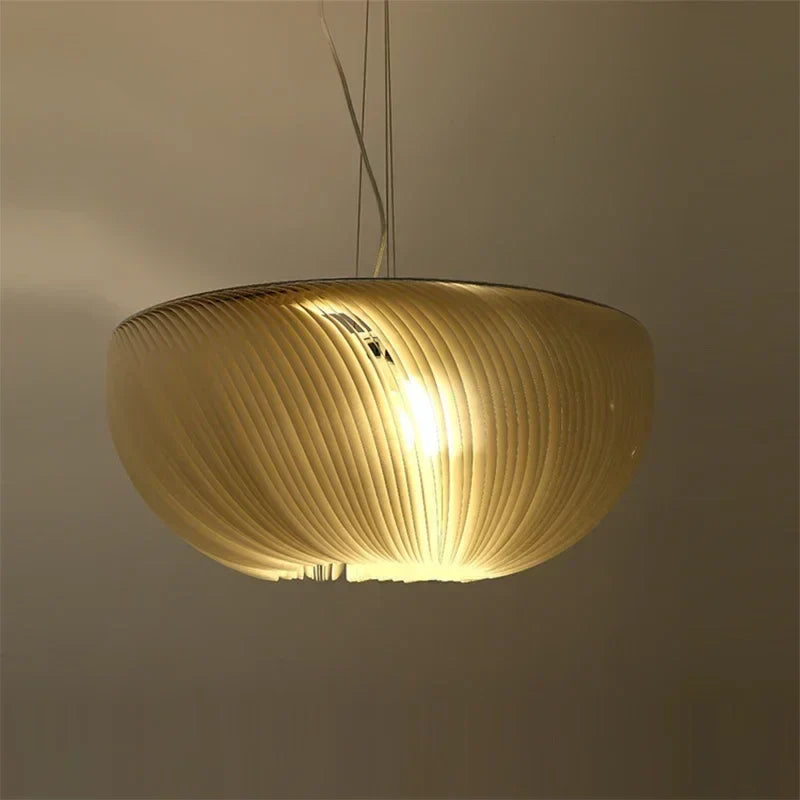 Moderne Pendelleuchte Mit Diagonale Blattmotive Und Naturnaher Eleganz Für Wohnzimmer Und Zeitgenössische Räume