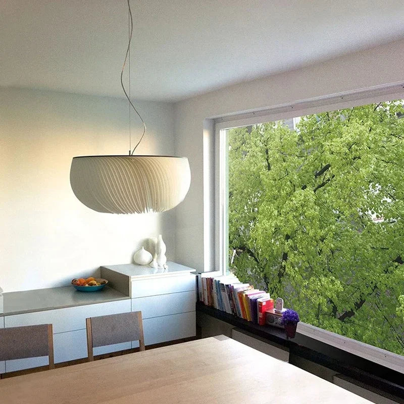 Moderne Pendelleuchte Mit Diagonale Blattmotive Und Naturnaher Eleganz Für Wohnzimmer Und Zeitgenössische Räume